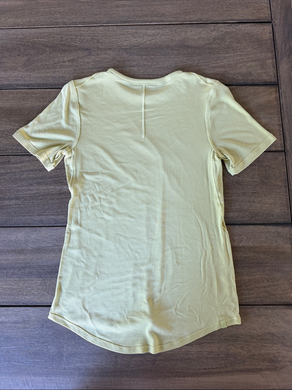 lululemon athletica Short Sleeve Crew Tee - Pale Lemon - Picture 2 of 2